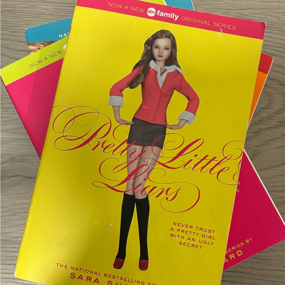 Pretty Little Liars Book
